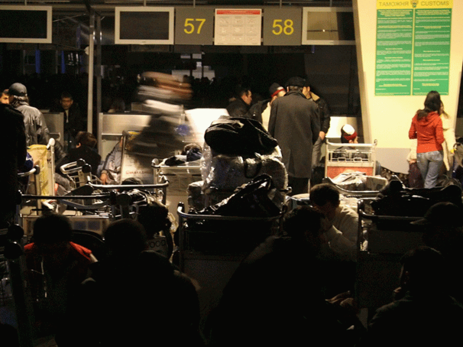 Un apagón en Moscú dejó sin luz a 100.000 personas y a 8.000 viajeros sin poder volar porque el aeropuerto estuvo cerrado algunas horas. (26/12/2010) 