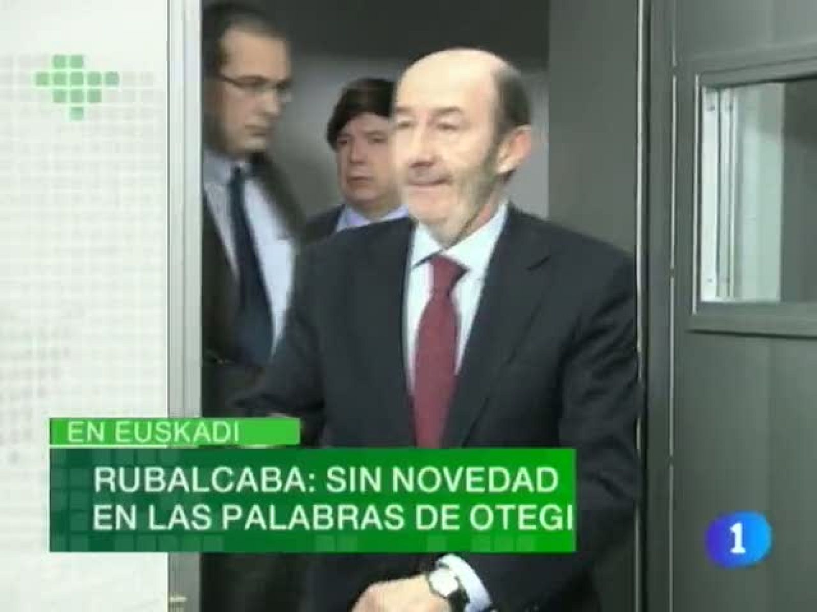  El Ministro del Interior se encuentra hoy en Euskadi. Es su primera visita también como vicepresidente del Gobierno.//  El Gobierno Vasco va a poner en marcha una campaña de sensibilización sobre la ley anti-tabaco. "Mejor sin malos humos" es un lema que pretende concienciar a los ciudadanos y animarles a cumplir la normativa.//  Pedja Savovic es desde ayer el nuevo presidente del Bilbao Basket, así lo decidió la junta general de accionistas celebrada anoche.