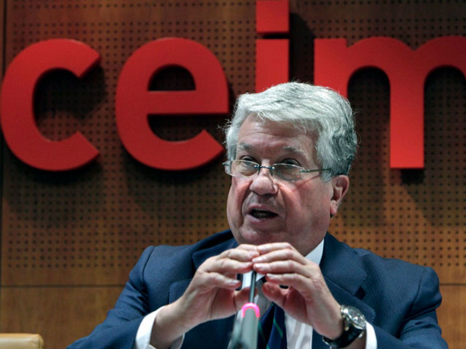 El presidente de la confederación empresarial de Madrid habla de una refundación de la CEOE | Ver