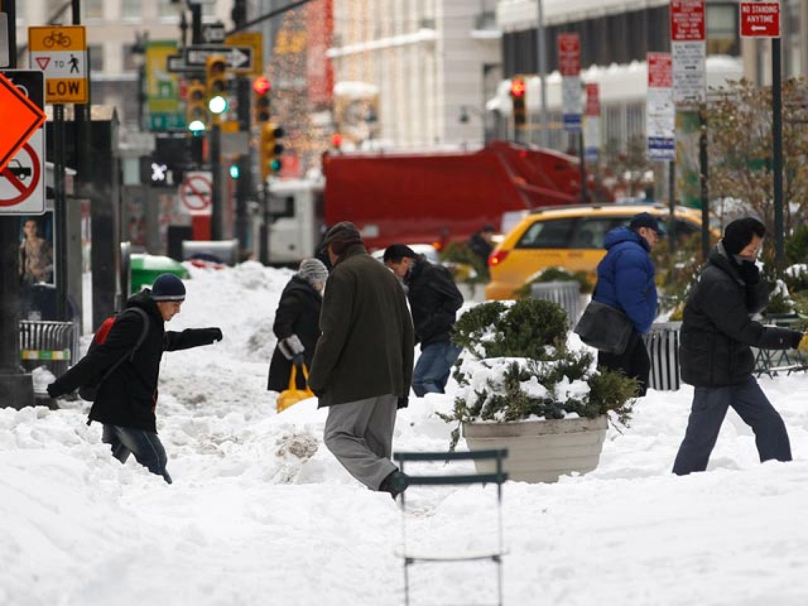 Nueva York intenta volver a la normalidad tras una de las peores nevadas de los últimos años | Ver