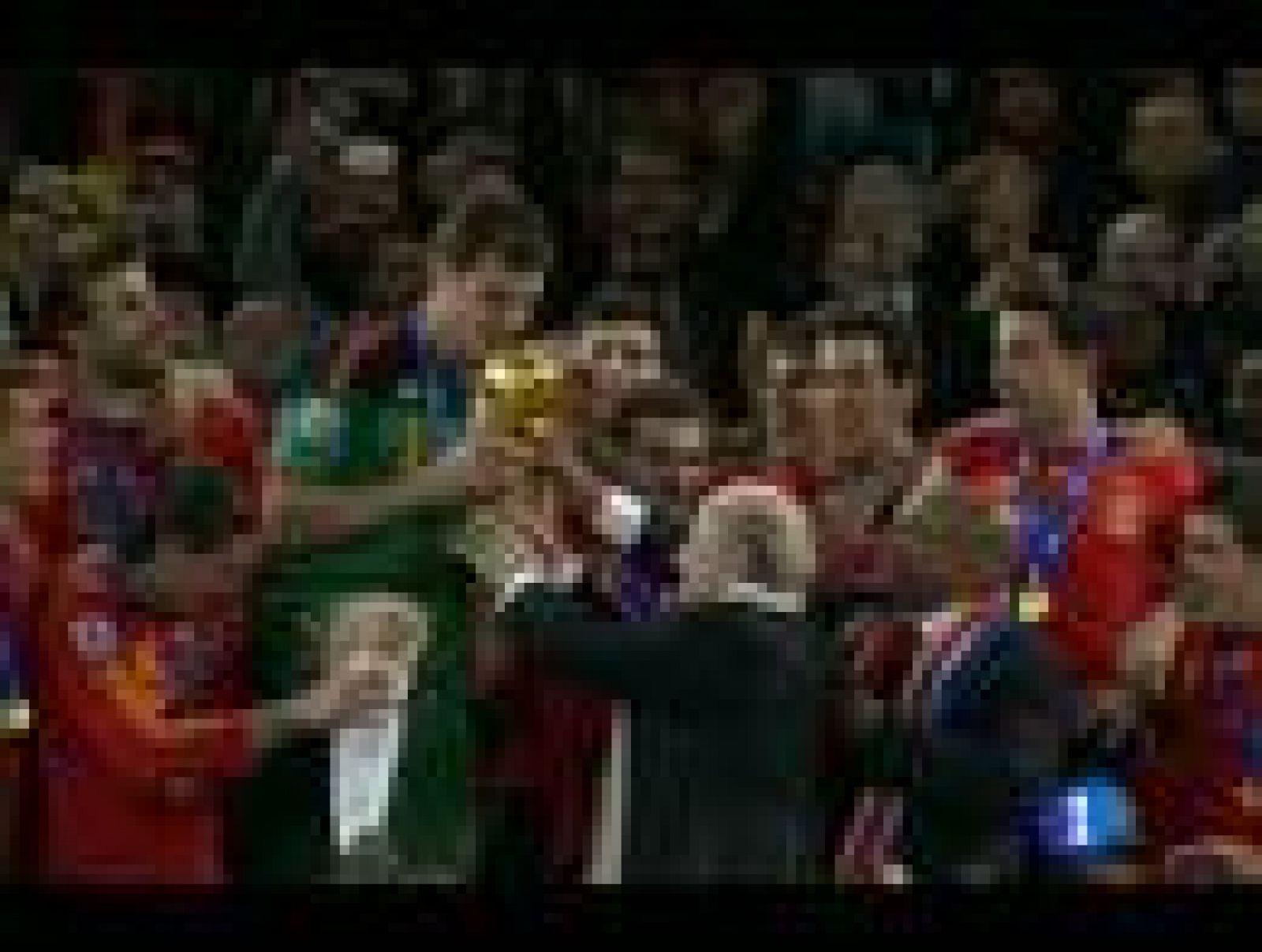 Repasa las mejores imágenes deportivas de 2010, un año en el que el deporte español ha brillado especialmente. Pero también, entre tanta luz, ha habido alguna sombra.