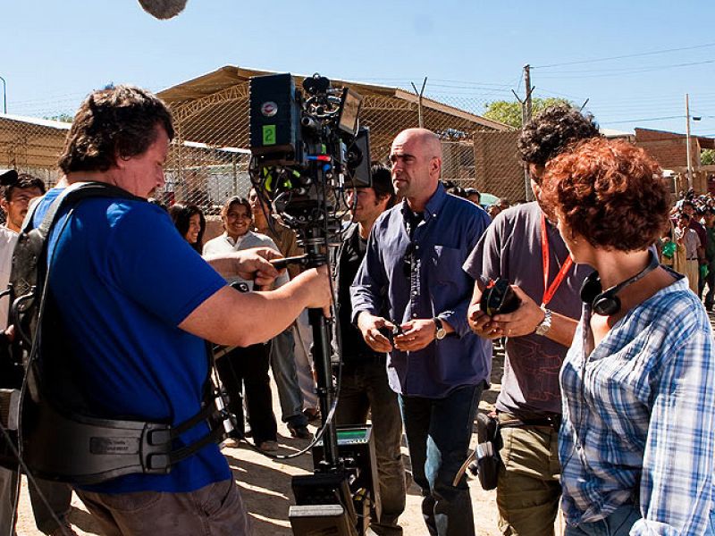   Un completo reportaje sobre la película elegida paar representar a España en los próximos Oscar. Con entrevistas a la directora, Icíar bollaín; al guionista, Paul Haggis; y a los protagonistas, Luis Tosar y Gael García Bernal.