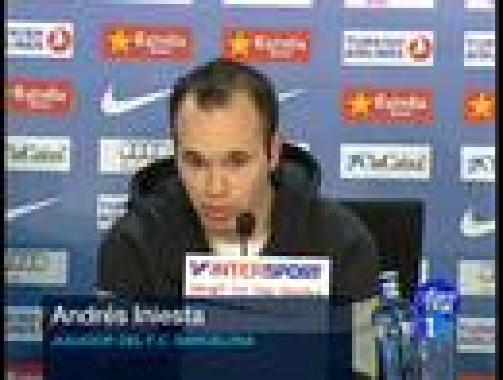 Último entrenamiento del año para el Barça. El domingo juegan con el Levante y el club quiere que este partido sirva de homenaje a Migueli. Guardiola ha felicitado por adelantado a Xavi que después de 16 años en el club, puede igualar en esta jornada