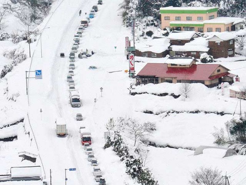 Nieve en Japón, inundaciones en Australia y tornados en Estados Unidos en el Año Nuevo