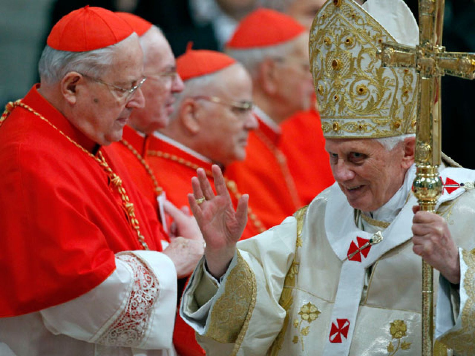 El Papa Benedicto XVI pide a los cristianos que no cedan al desaliento