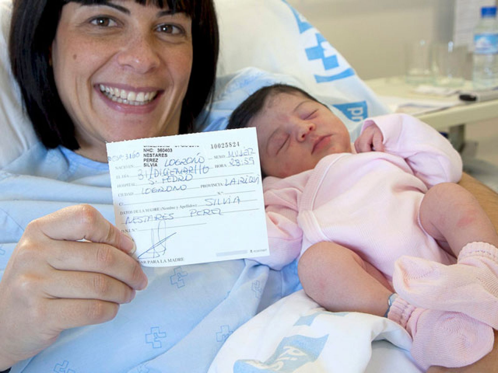 Una Nina Riojana Que Se Ha Adelantado Una Semana La Ultima Que Cobrara El Cheque Bebe Rtve Es Una Nina Riojana Que Se Ha Adelantado Una Semana La Ultima Que Cobrara El Cheque Bebe Rtve Es
