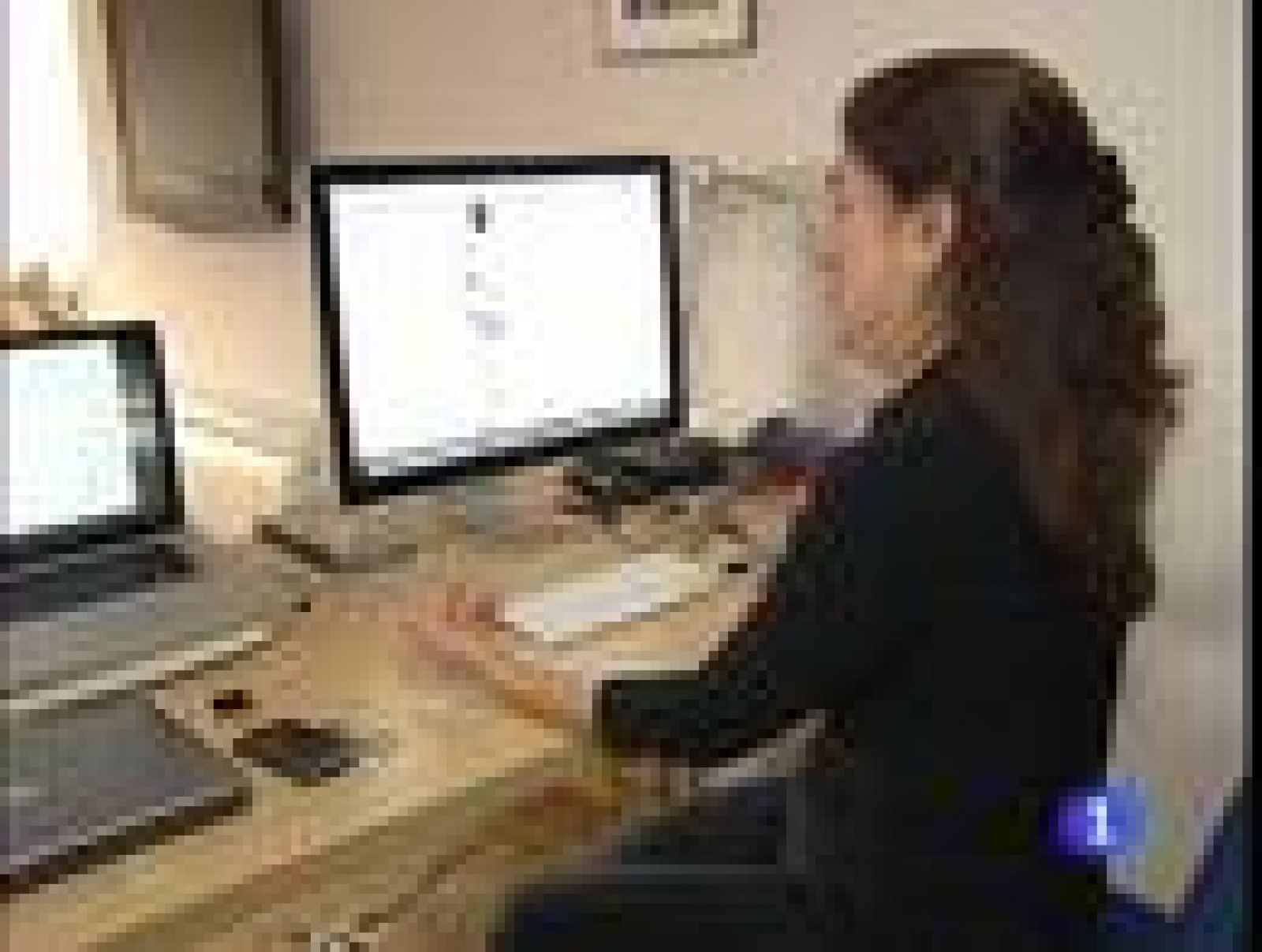 Las redes sociales hacen que bajen los sms enviados para felicitar 2011