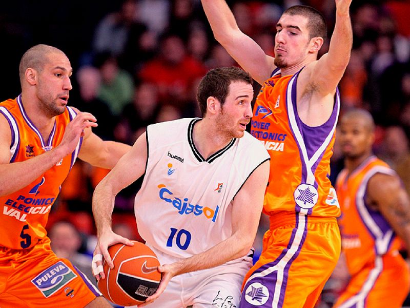 El Power Electronics Valencia consiguió una trabajada victoria ante el Cajasol (78-73), manteniendo así su racha positiva y acercándose con paso firme a la Copa del Rey