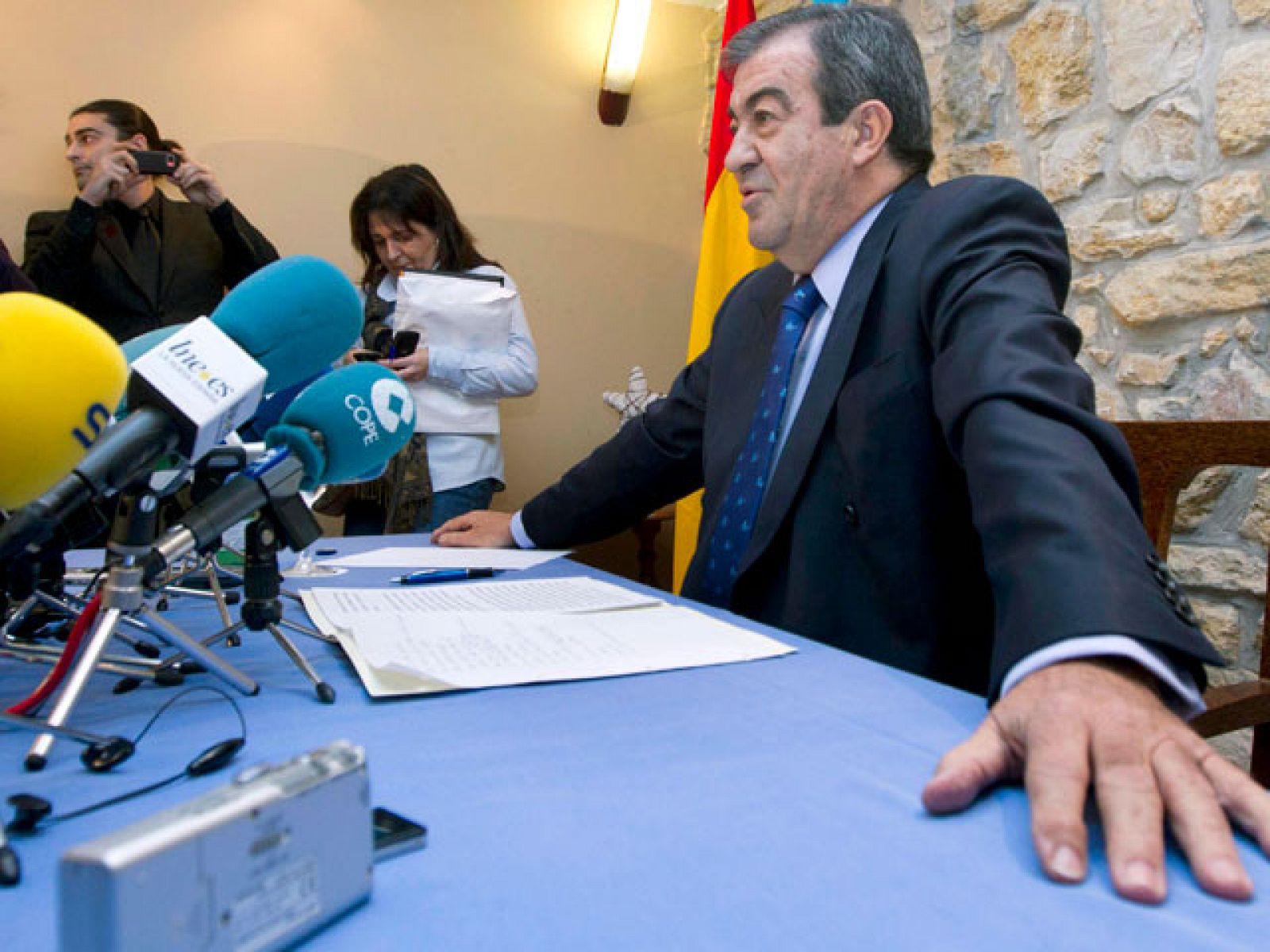 Cascos arremete contra Génova y se muestra disponible a encabezar una alternativa al PP | Ver