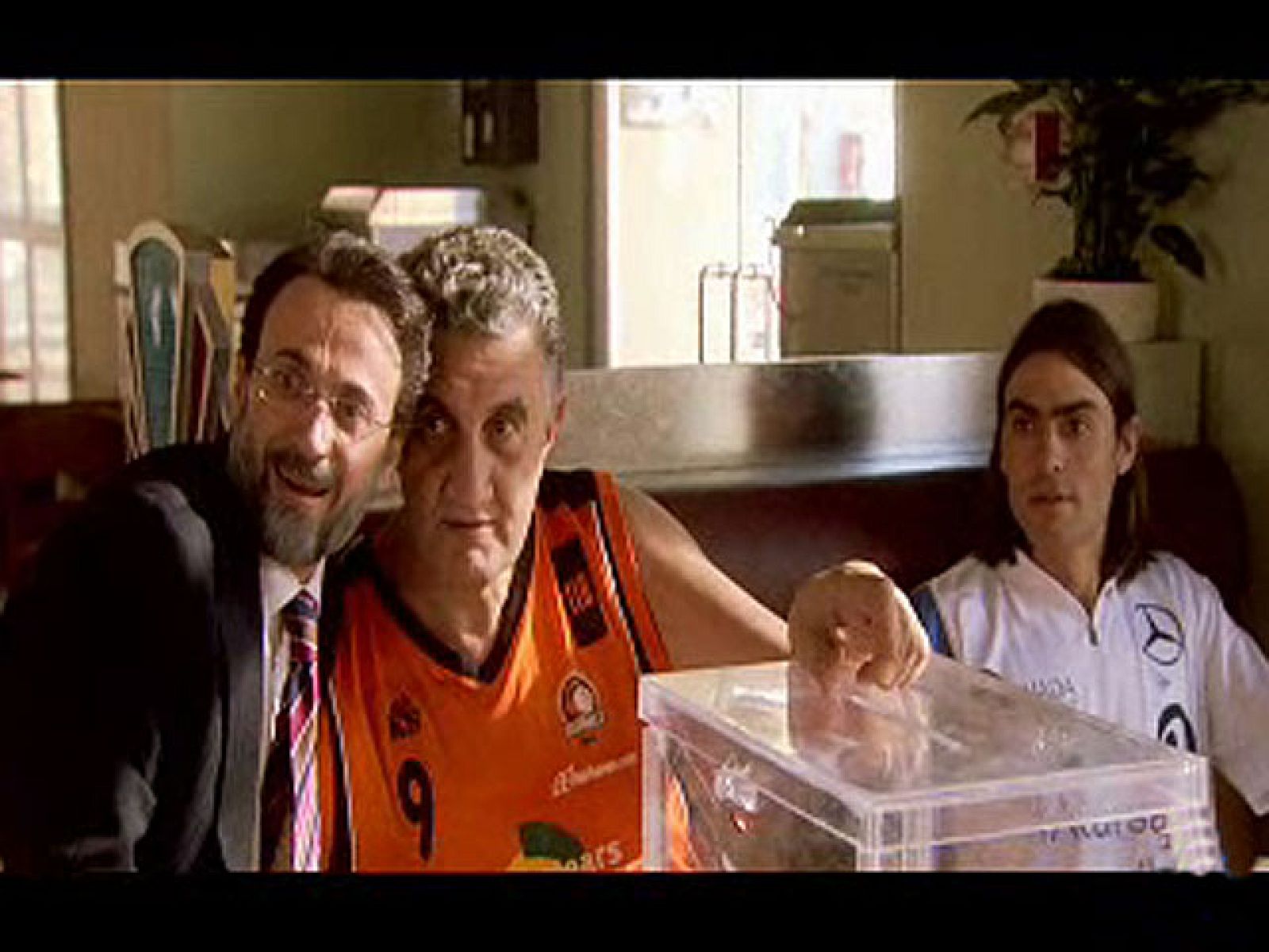 Especial Nochevieja con José Mota 2010 - Asalto de 'Mariano y Espe'