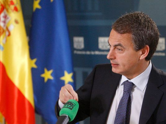 Zapatero defiende los ajustes