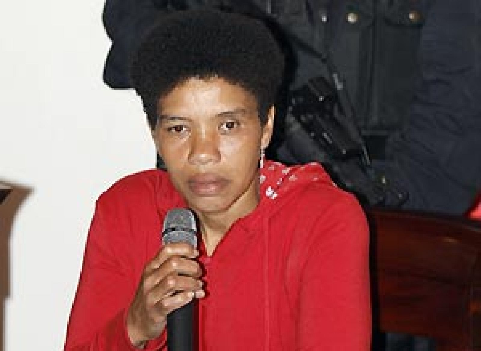  Karina, la histórica guerrillera que se entregó esta semana, reconoce en declaraciones a TVE que desertó por la presión militar y por miedo a ser traicionada.