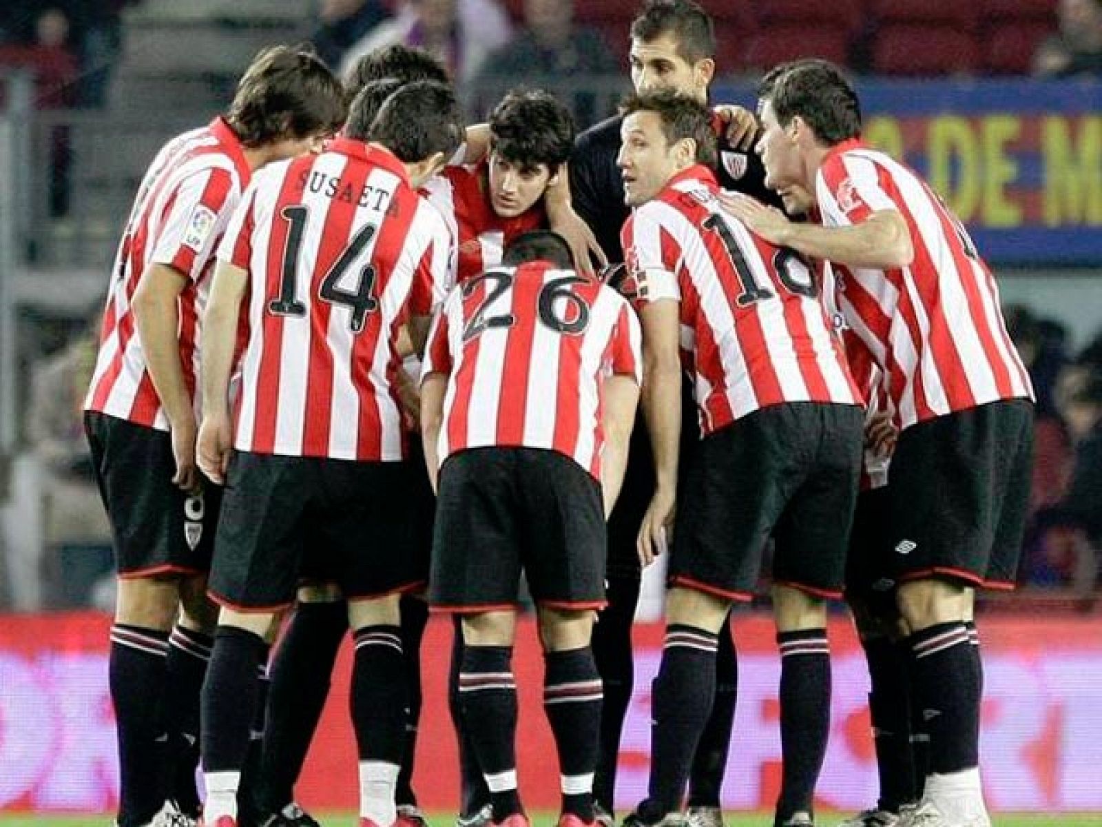 Noche de Reyes con los reyes de Copa jugando en San Mamés la vuelta de los octavos de final. Llenazo para ver en acción al Athlétic de Bilbao y al Barcelona. Un partido siempre atractivo e intenso más aun con todo por resolver después del empate a cero en el Camp Nou en la ida.
