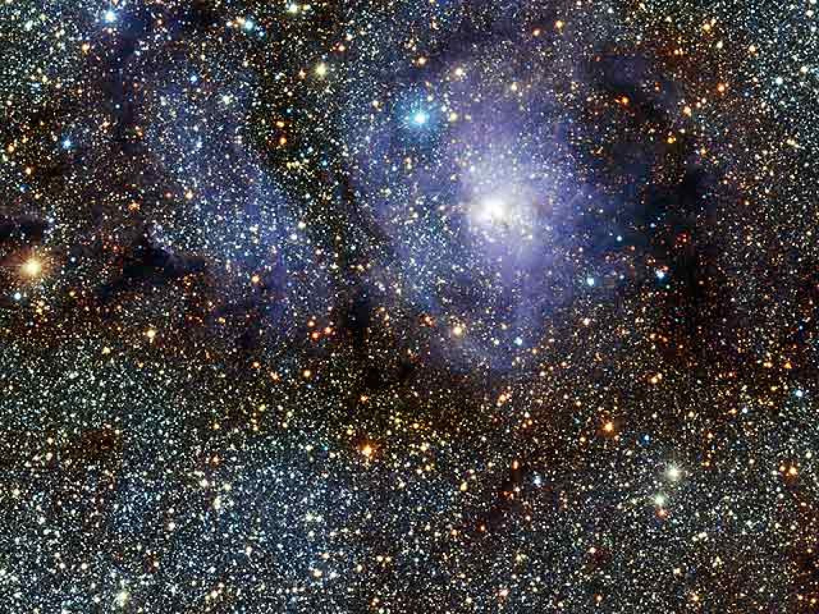Astrónomos del Observatorio Europeo Austral (ESO) han captado nuevas imágenes de la Nebulosa La Laguna, mediante un telescopio de luz infrarroja.Las imágenes han sido tomadas desde el Observatorio Paranal en Chile. La nebulosa se encuentra a 4.000 a
