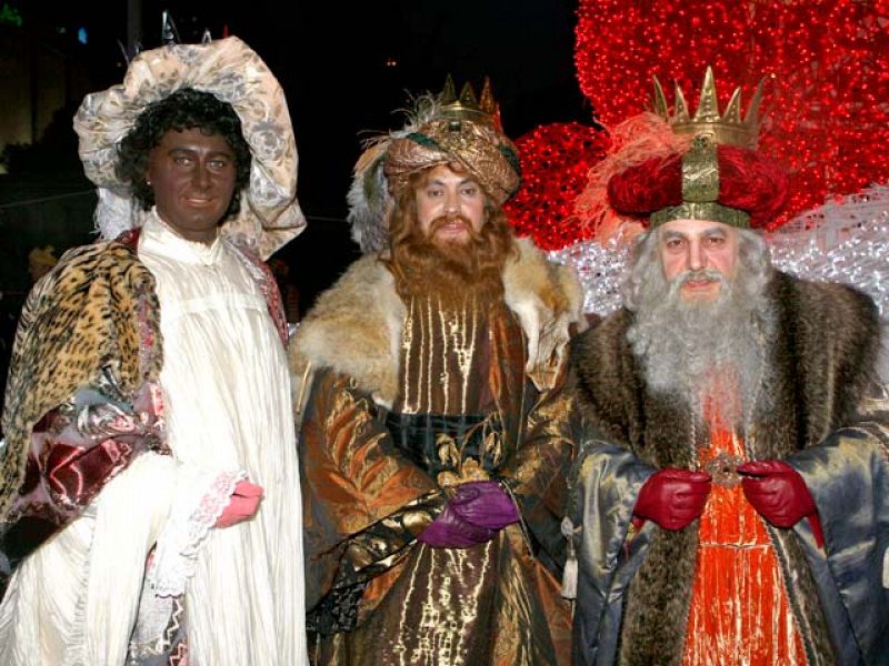 Los Reyes Magos ha repartido un mensaje de esperanza en la noche de la ilusión.