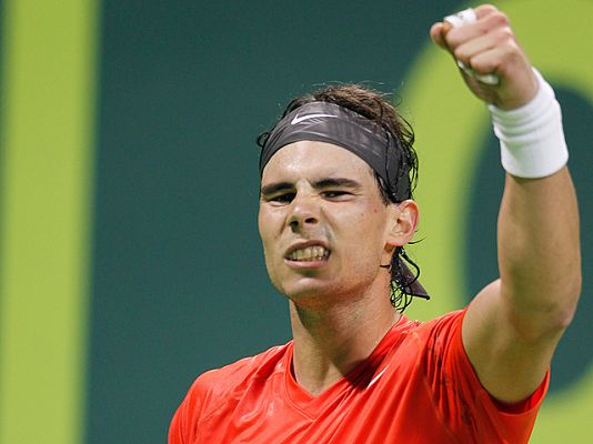 Nadal sufre pero gana en Doha