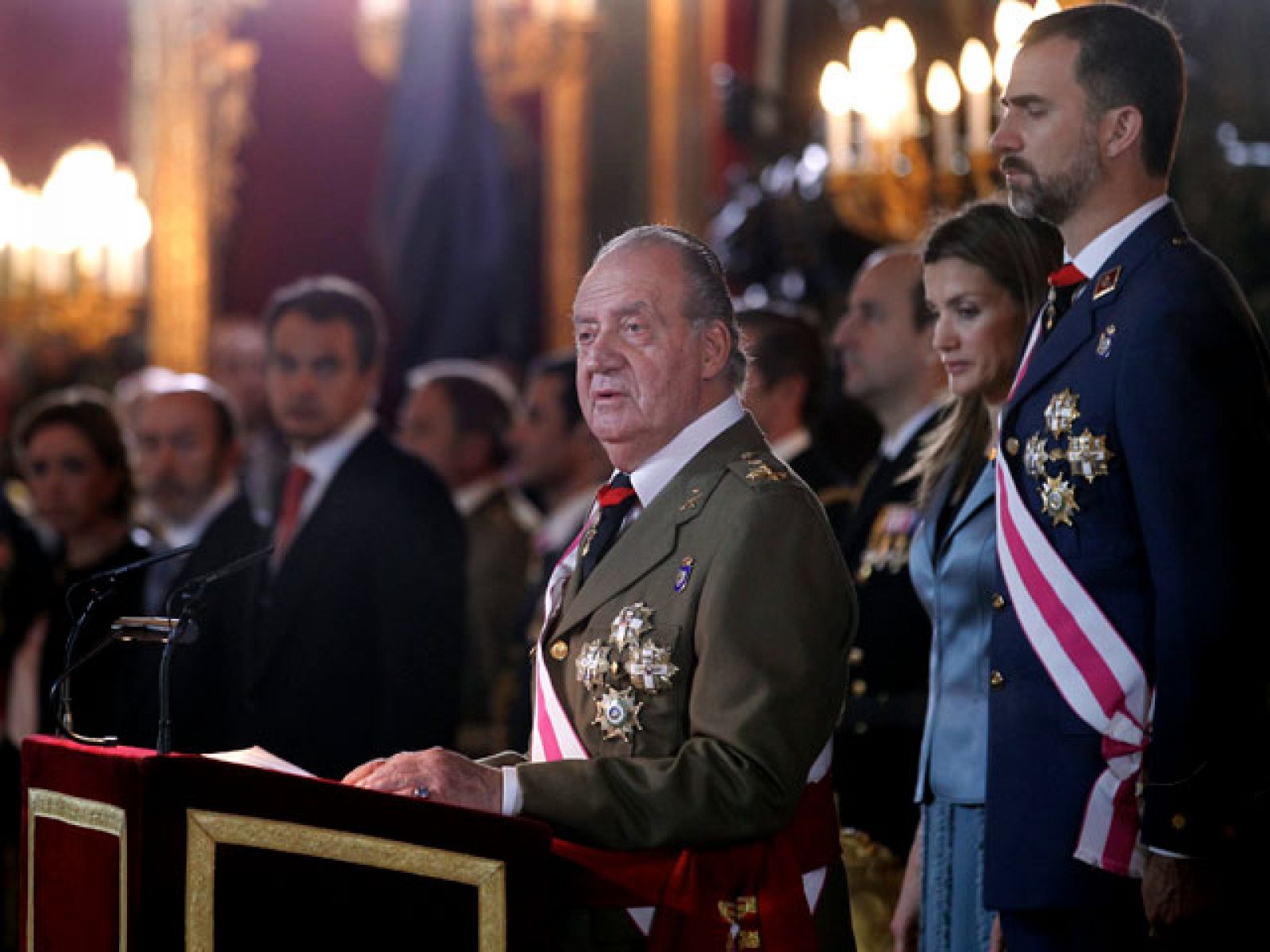 Telediario 2 en cuatro minutos - 06/01/11 | Ver