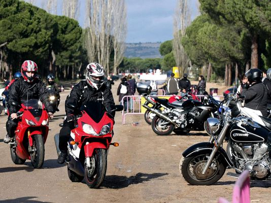 Telediario 1 - 'Pingüinos' moteros en Valladolid
