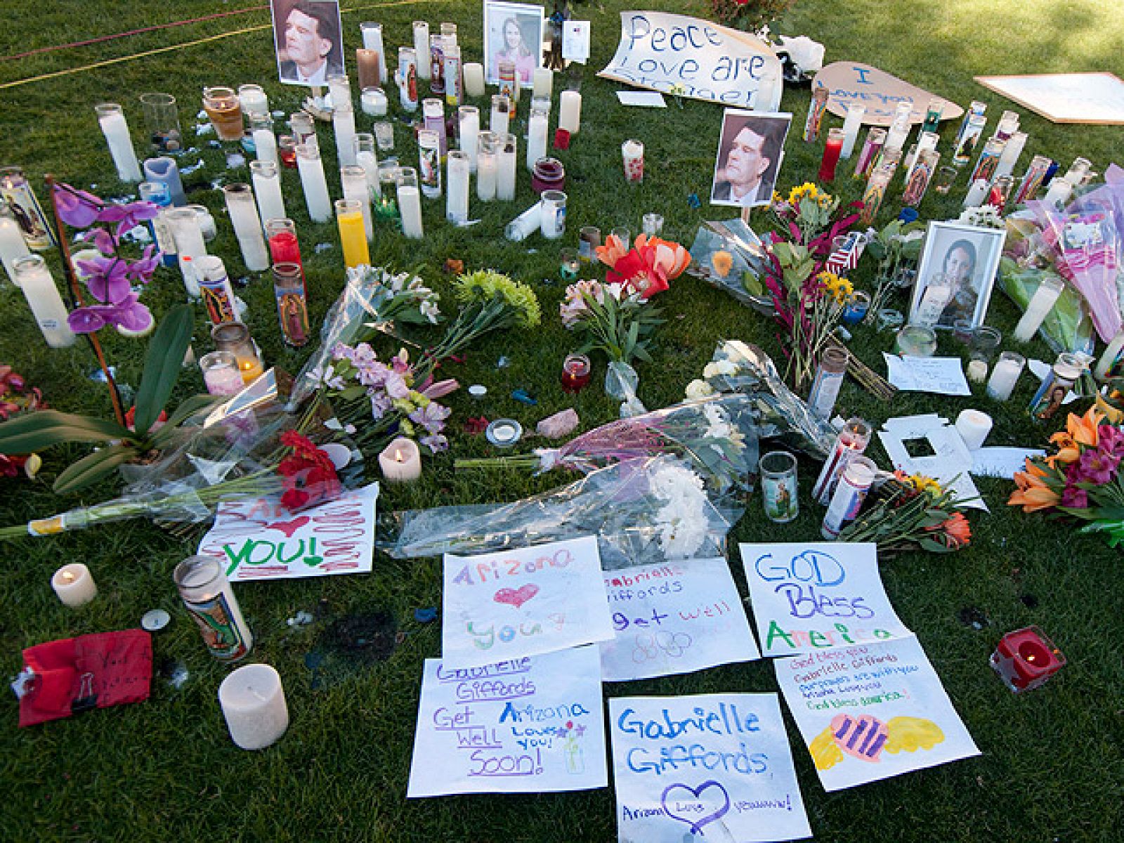  La congresista sigue grave pero se comunica con gestos