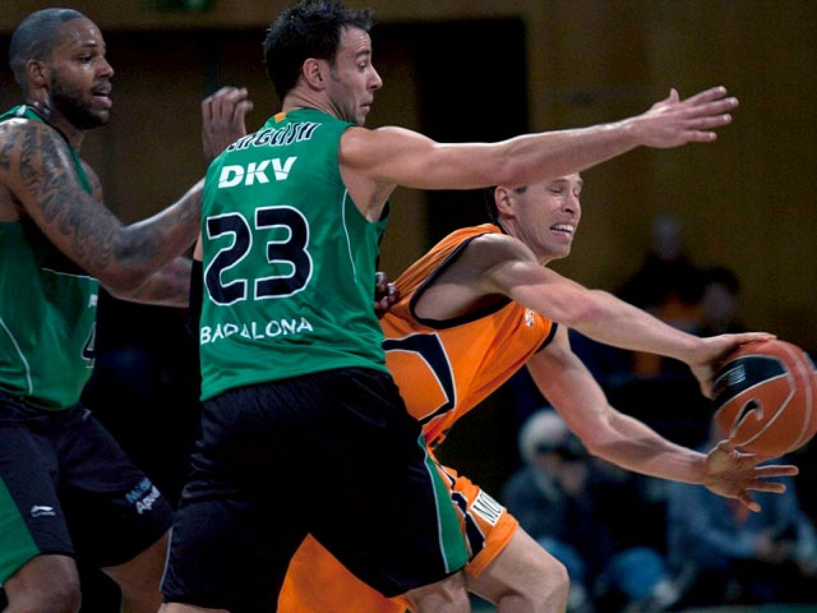 DKV Joventut 100-86 Fuenlabrada