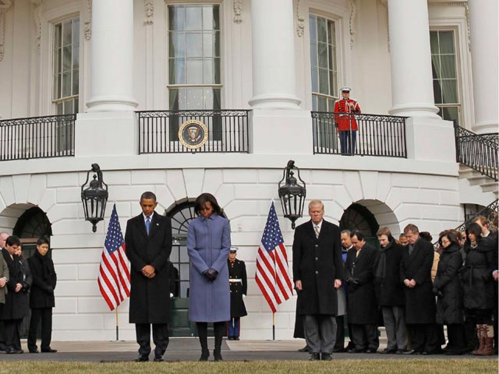 Barack Obama ha salido al jardín de la Casa Blanca donde esperaba un gran número de trabajadores.