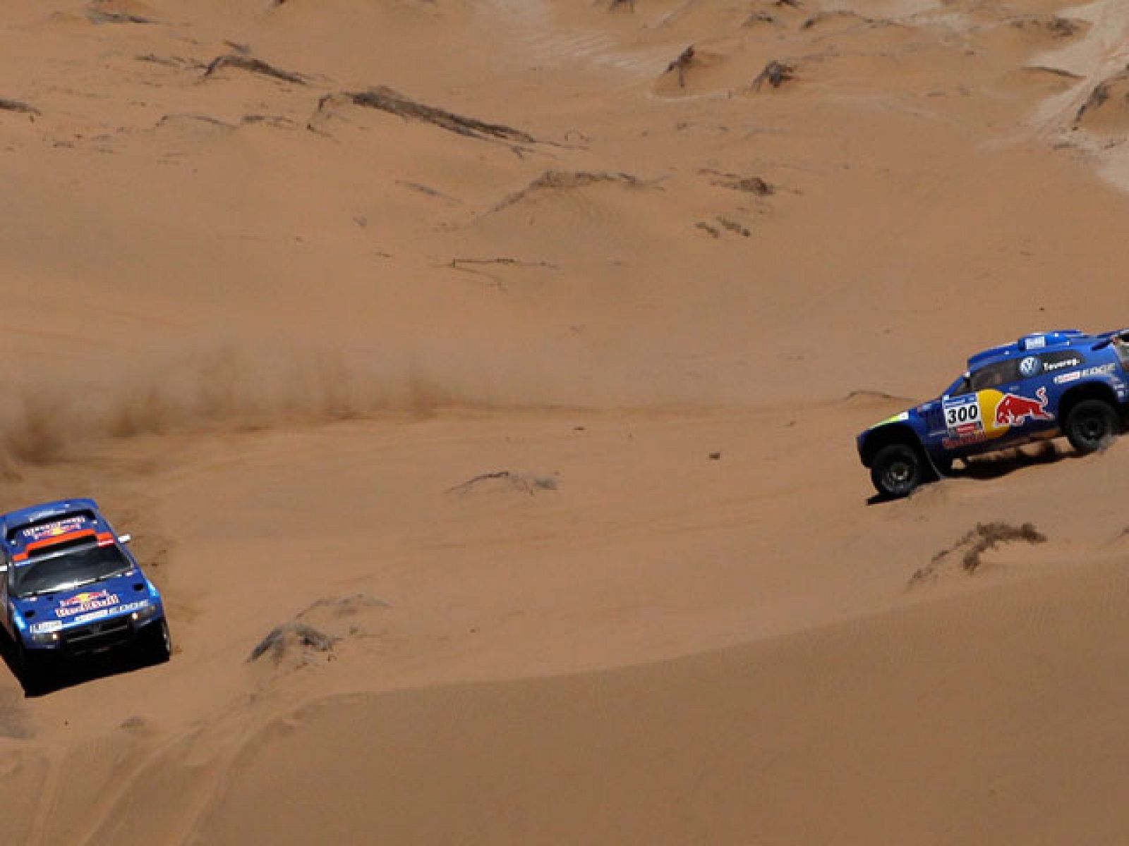 Al Attiyah gana la 8º etapa y Sainz pierde el liderato