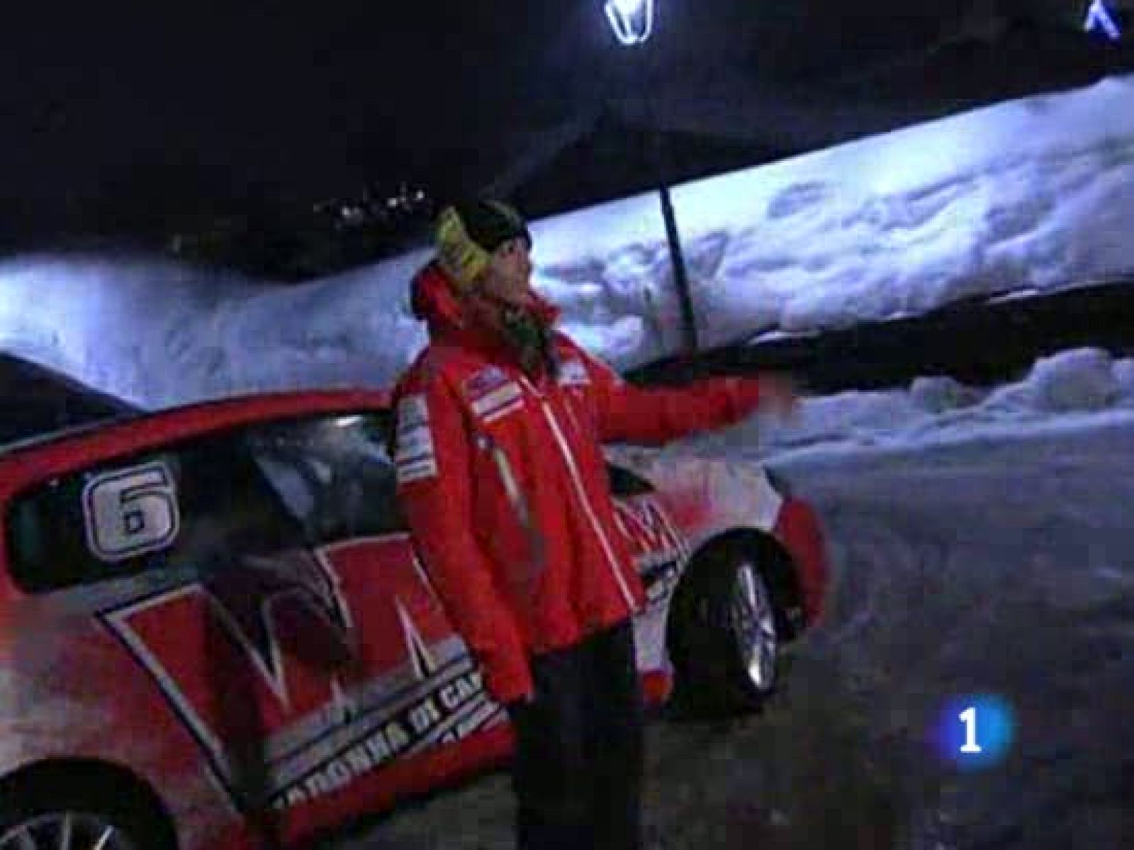 Fernando Alonso y Valentino Rossi han coincidido en la tradicional reunión de Ferrari y Ducati en Madonna di Campiglio, en Italia, donde se ha podido ver a Rossi con sus nuevos colores.