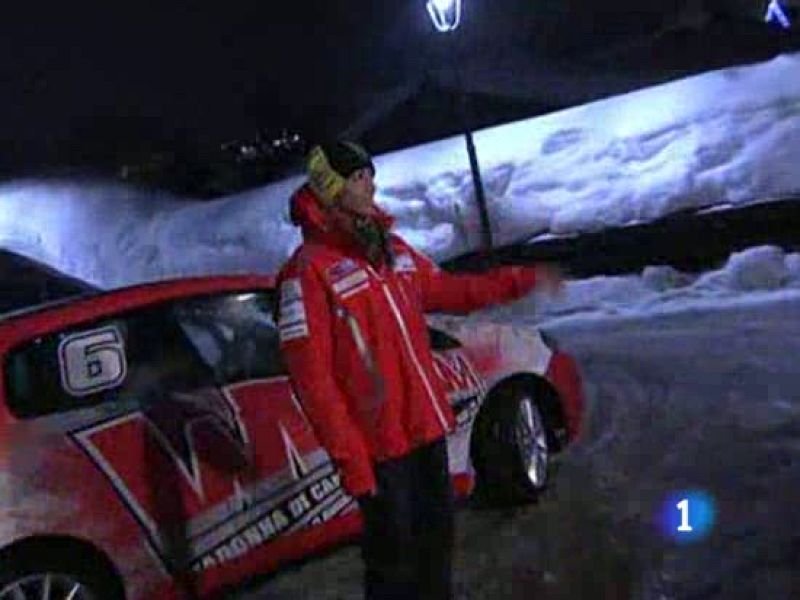 Fernando Alonso y Valentino Rossi han coincidido en la tradicional reunión de Ferrari y Ducati en Madonna di Campiglio, en Italia, donde se ha podido ver a Rossi con sus nuevos colores.