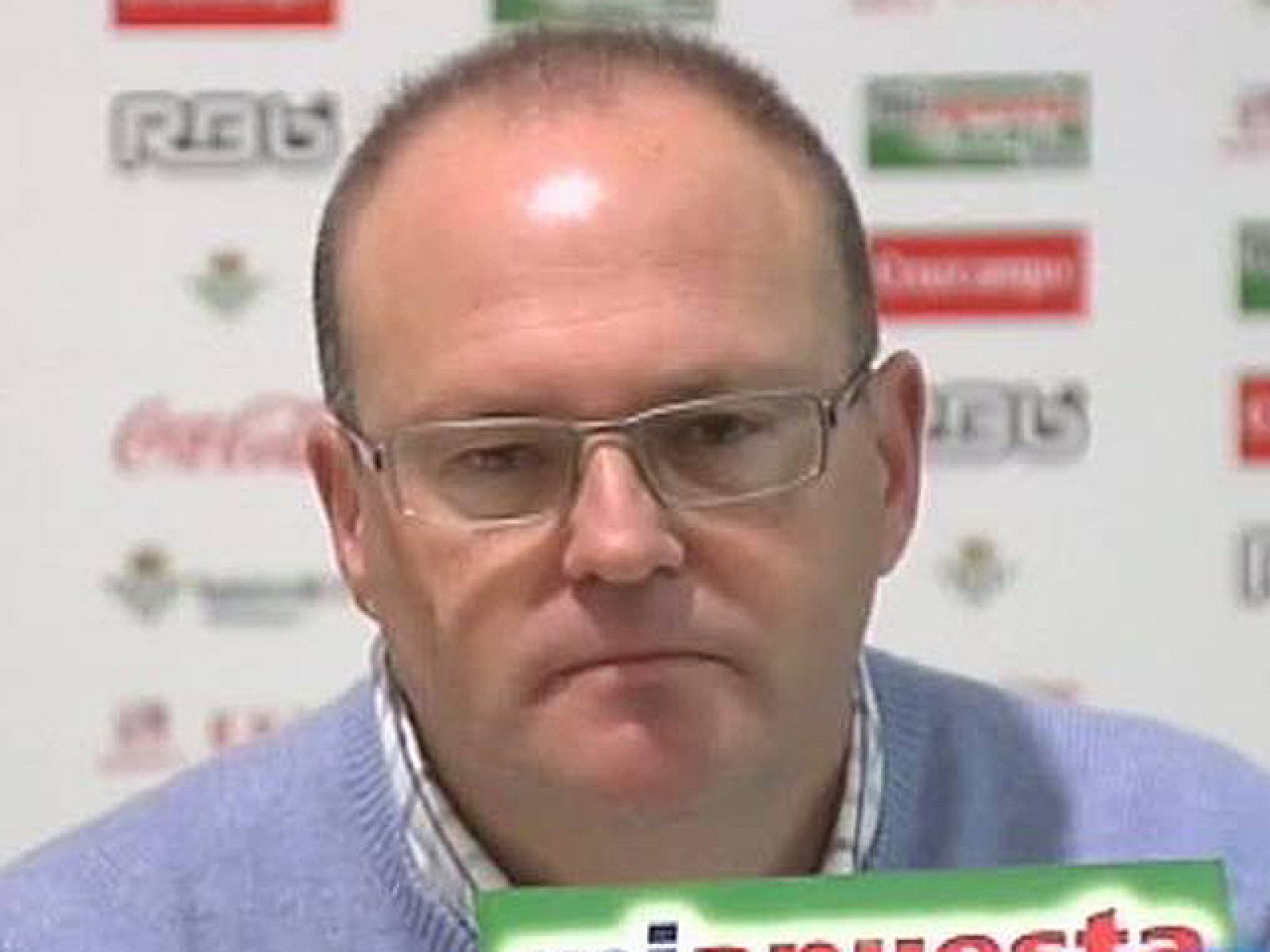 El líder de Primera, el Barcelona, se enfrenta al líder de Segunda, el Betis, en un duelo por todo lo alto en la Copa del Rey por un puesto en las semifinales del torneo.