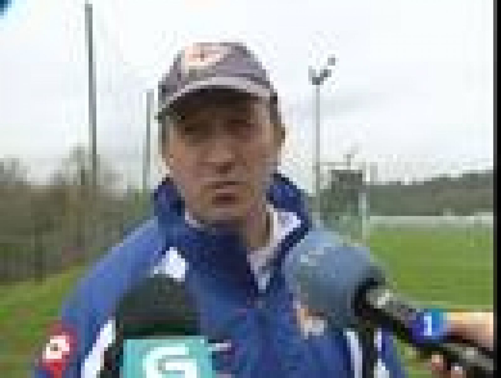 Un día después de la elección de Messi como Balón de Oro 2010, entrenadores y futbolistas de la Liga se pronuncian a favor de un Balón de Oro para Xavi o Iniesta, pero coinciden en ver a Messi como el mejor jugador.