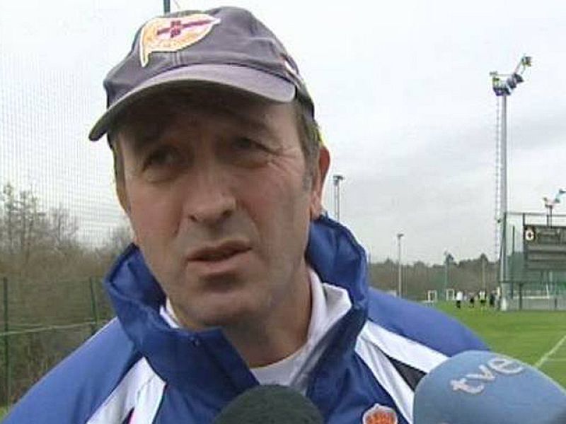 Un día después de la elección de Messi como Balón de Oro 2010, entrenadores y futbolistas de la Liga se pronuncian a favor de un Balón de Oro para Xavi o Iniesta, pero coinciden en ver a Messi como el mejor jugador.