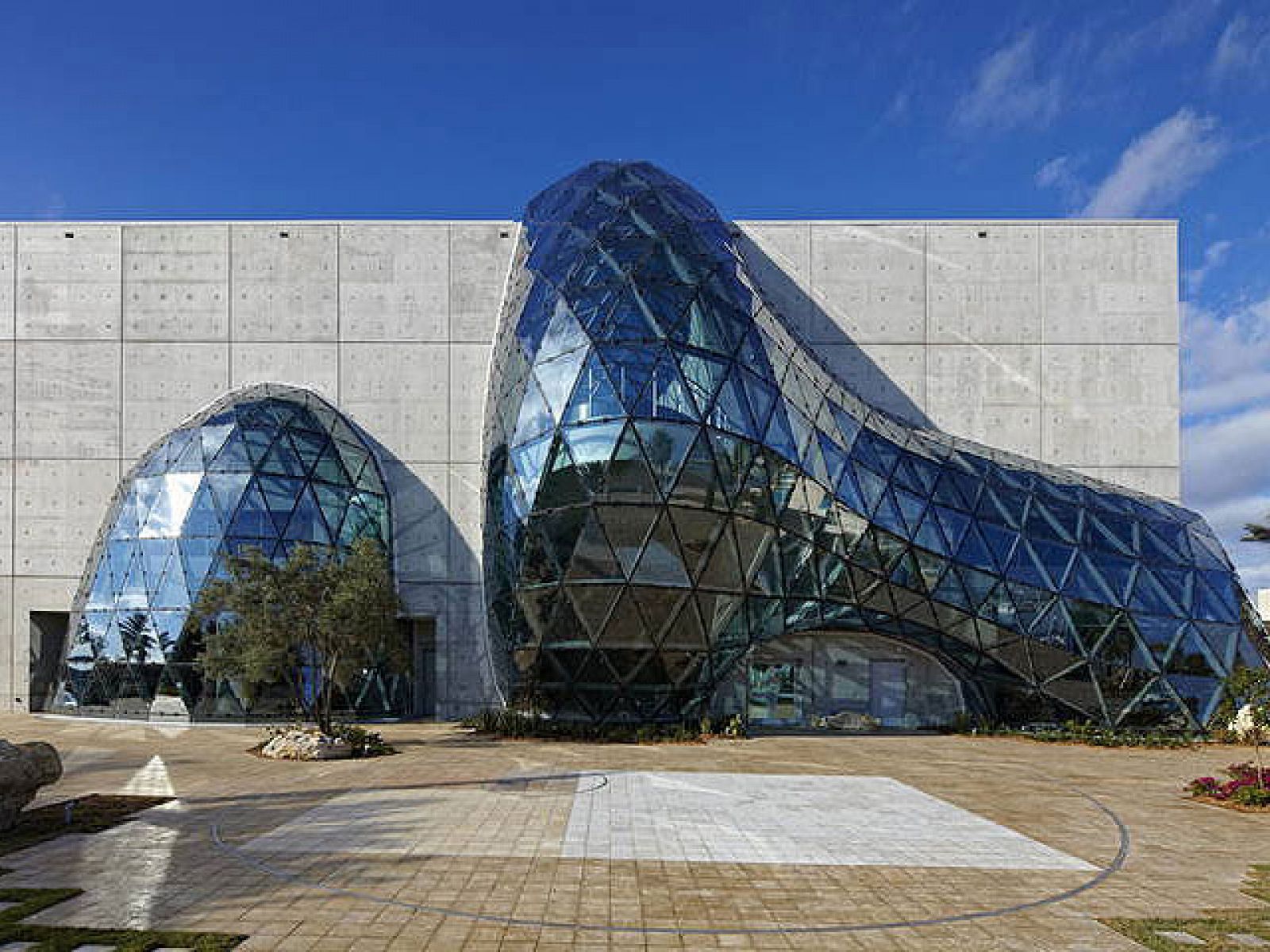 Se inaugura en Saint Petersburg, Florida, el nuevo Museo de Dalí