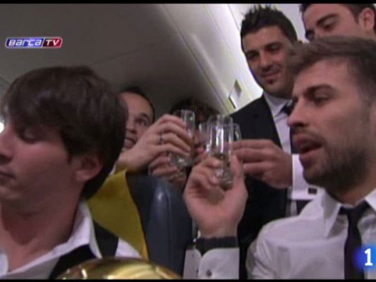 Telediario 1 - Messi brinda con su equipo