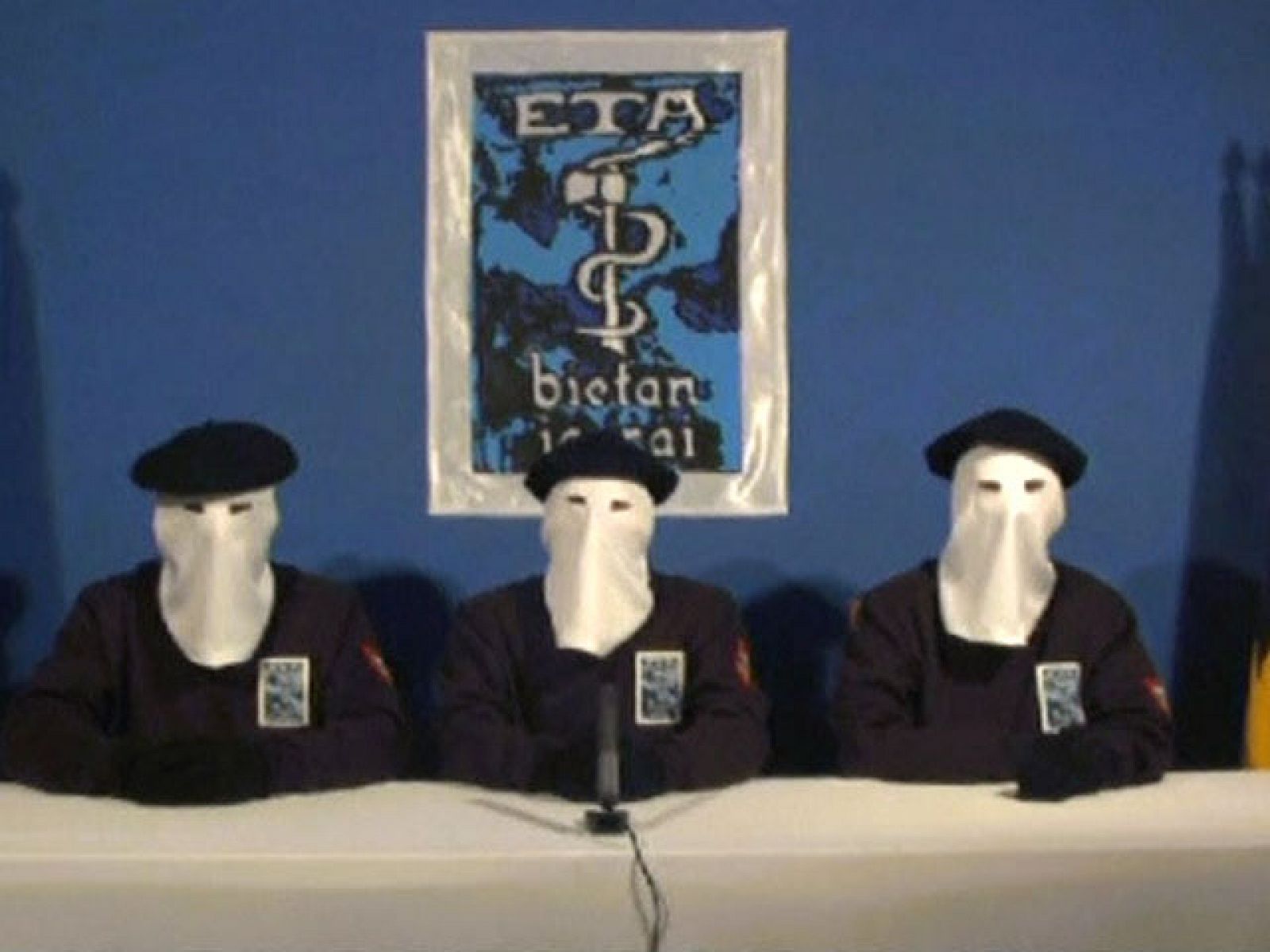 Tras el comunicado de ETA las miradas se dirigen a Batasuna | Ver