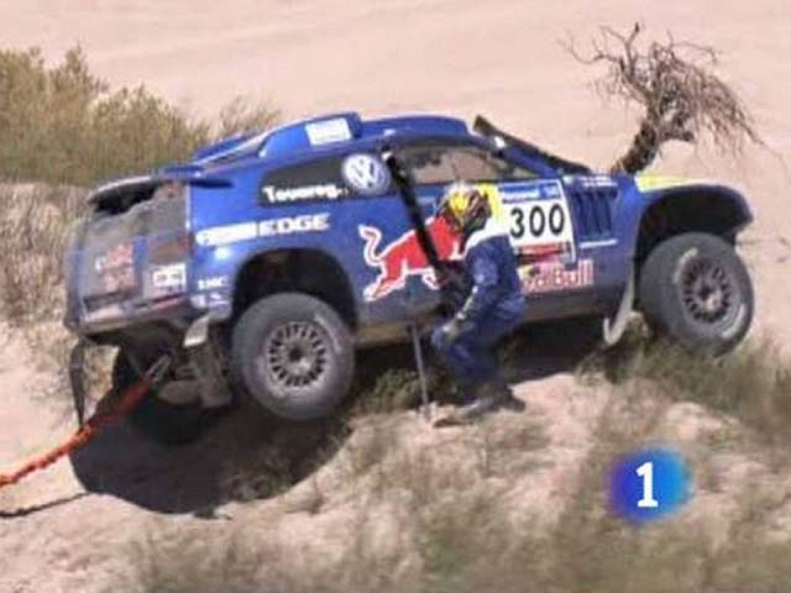 Sainz se aleja doce minutos de Al Attiyah