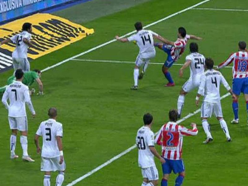 Real Madrid y Atlético de Madrid vuelven a medir sus fuerzas esta temporada para luchar por un puesto en semifinales de la Copa del Rey. Mourinho parece que contará con Benzema en la delantera y Quique duda si utilizar a sus nuevas piezas: Juanfran y