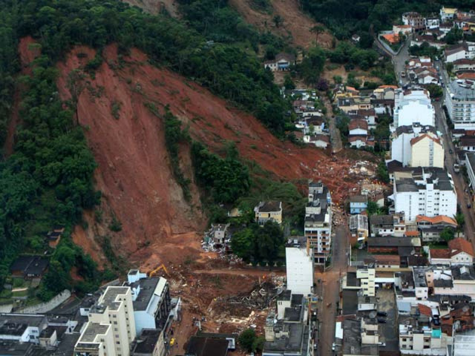 Telediario 1: Centenares de muertos en Brasil | RTVE Play