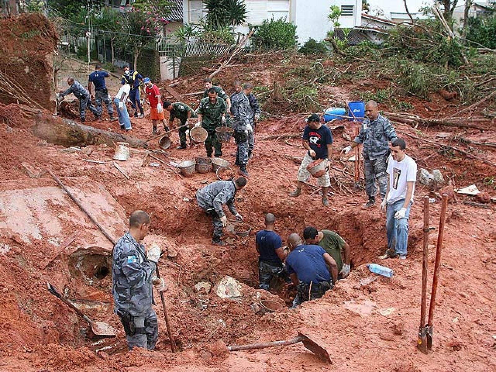 Casi 500 muertos en Brasil por las lluvias, mientras Rousseff promete ayuda rápida
