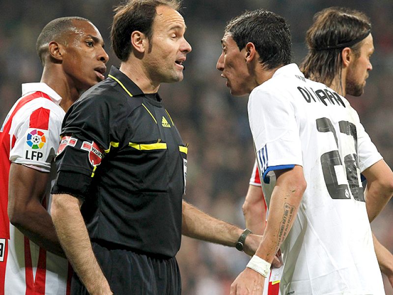 El primer asalto del Real Madrid-Atlético de Copa deparó un partido espectacular, con mucho fútbol, pero también con mucha polémica, sobre todo en los primeros goles.