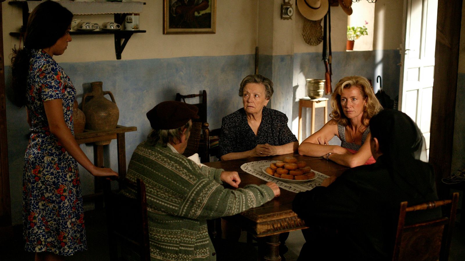 Cuéntame cómo pasó - T9 - Episodio 4: Enemigos del pueblo - Ver ahora