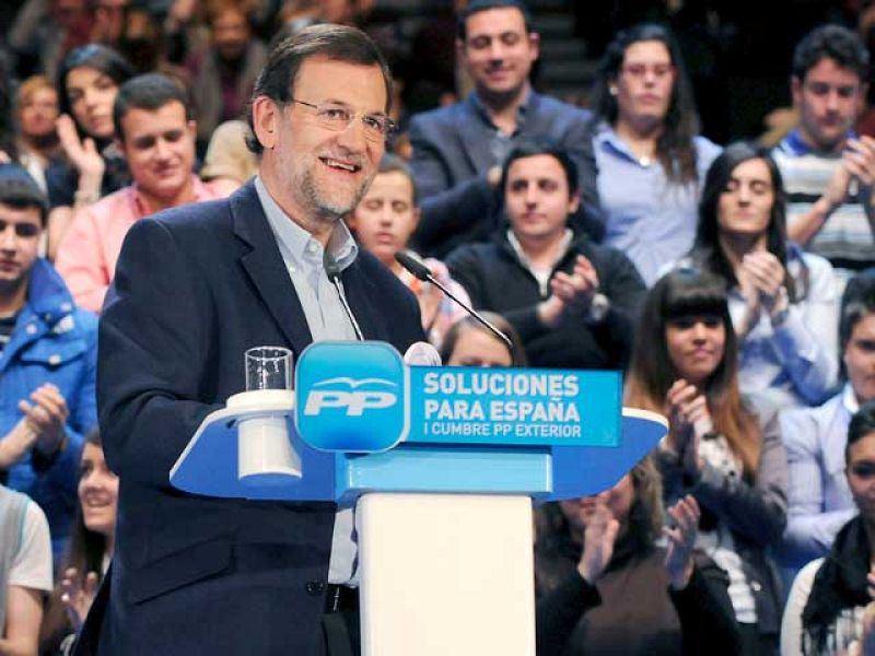  Mariano Rajoy ha clausurado en León la primera cumbre del Partido Popular en el Exterior. Han participado 25 presidentes o secretarios generales de los países donde el PP tiene presencia, y desde allí, Rajoy ha vuelto a criticar las medidas económic