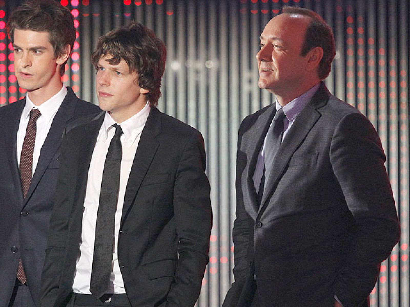 La historia sobre la creación de Facebook, 'La Red Social' ('The Social Network') fue la gran triunfadora en la 68 edición de los Globos de Oro, unos premios que dejaron sin recompensa a la película hispano-mexicana 'Biutiful'. 'El Discurso del rey' ('The King's Speech'), que atesoraba el mayor número de nominaciones, con siete candidaturas, logró únicamente recompensa para Colin Firth, que recibió el premio a mejor actor protagonista en drama.