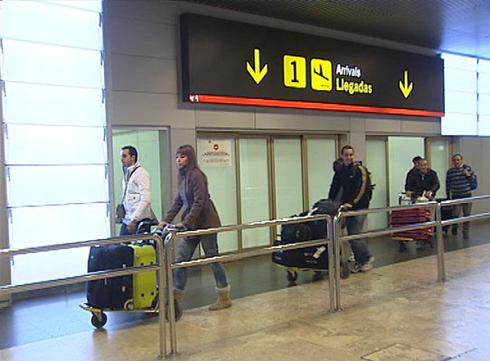 Telediario 1 - Regreso de turistas de Túnez