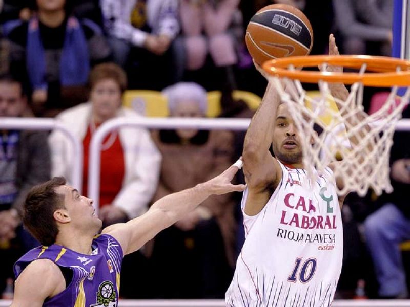 El Blancos de Rueda Valladolid logró una nueva machada derrotando por 78-64 al Caja Laboral y no sólo estará en la Copa del Rey sino que entra como cabeza de serie.