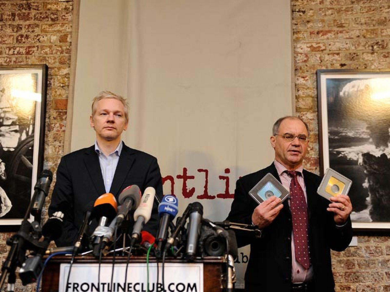 Un ex banquero suizo facilita información a Wikileaks sobre miles de clientes | Ver