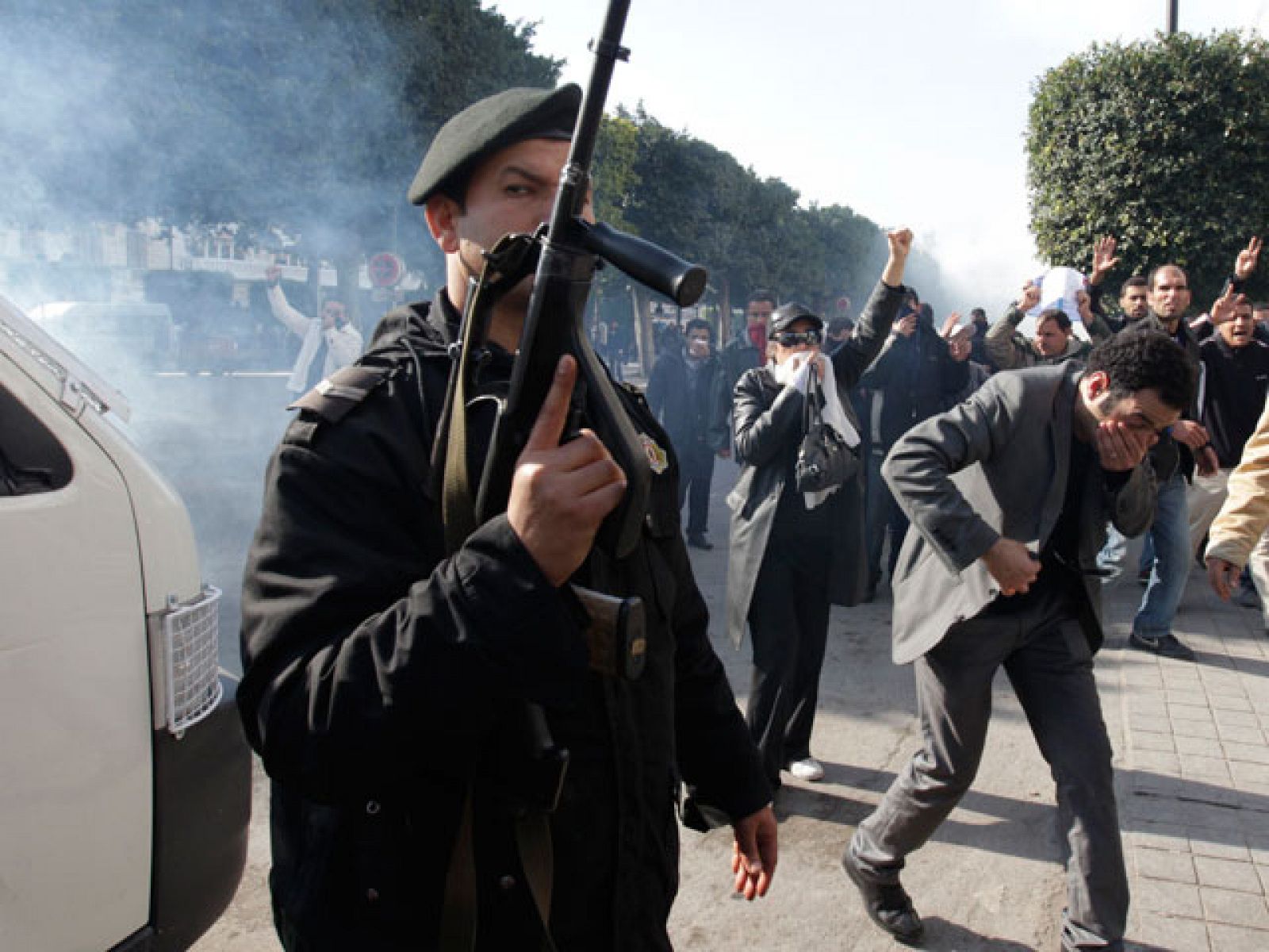 Telediario 2 en cuatro minutos - 17/01/11 | Ver