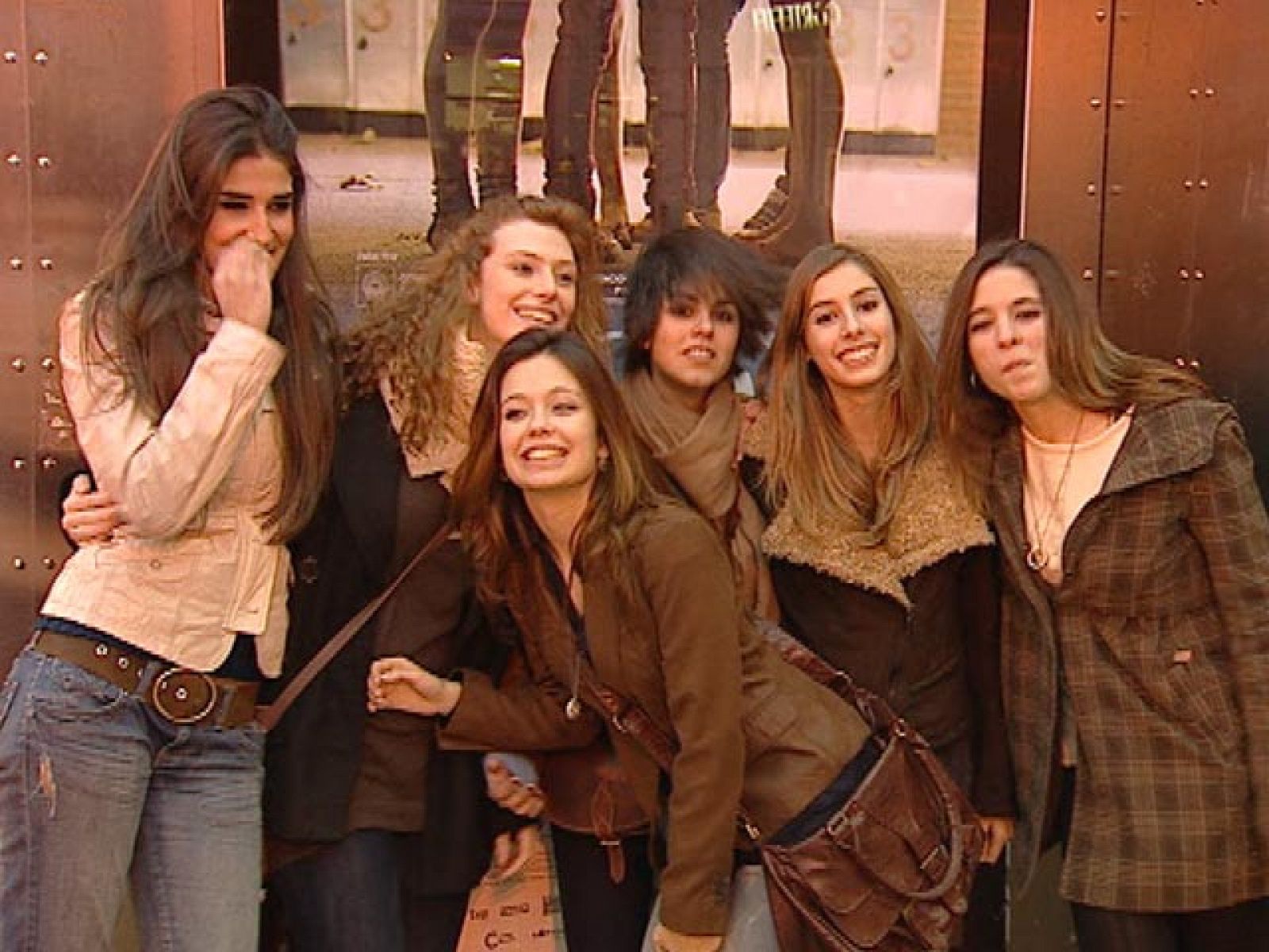 Telediario 1: 6 adolescentes protagonizan "Blog" | RTVE Play