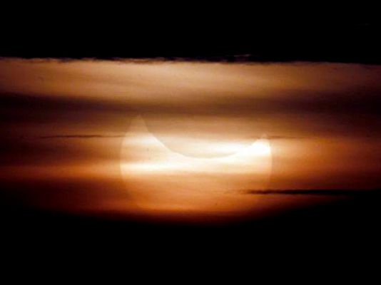 On Off - Eclipse sobre los Alpes