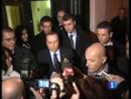 Telediario 1 - Piden la dimisión de Berlusconi