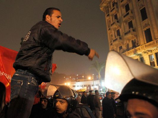 Telediario 1 - Egipto mira de reojo a Túnez